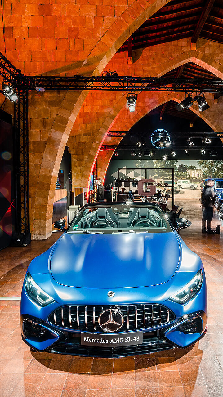 Mercedes-AMG SL 43 on display under architectural arches during the event.